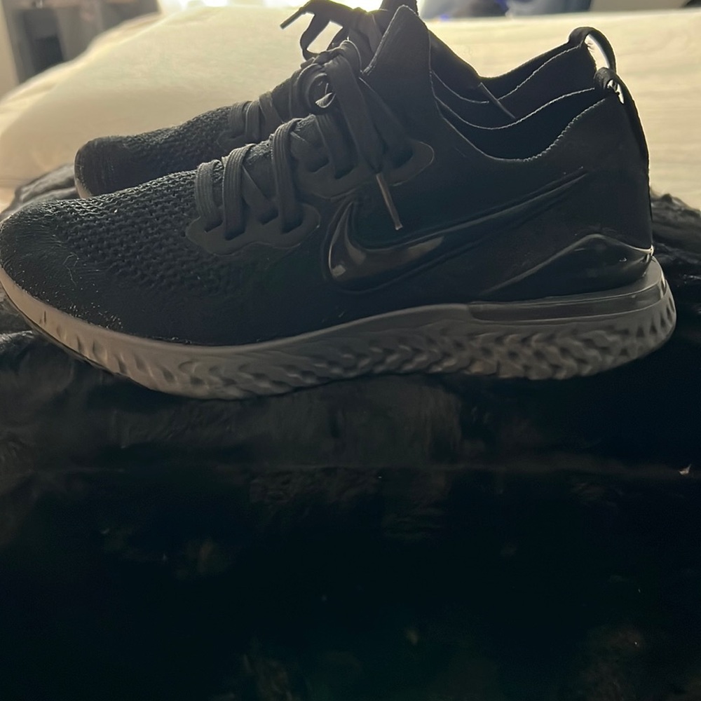 Woman’s Nike React Sneakers
